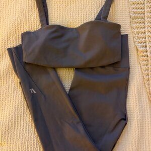 Vuori Evolve Set Smoke, Small Leggings and Medium Square Neck Bra